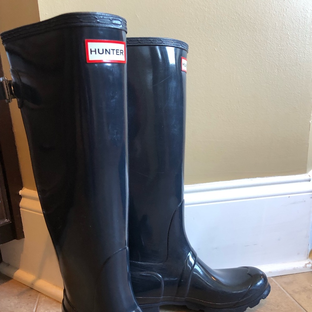 Navy Hunter rain boots   Size US 7 Womans EU 38 Wore 2-3 times with liners